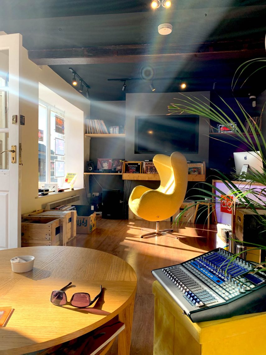 piano cafe sunlight